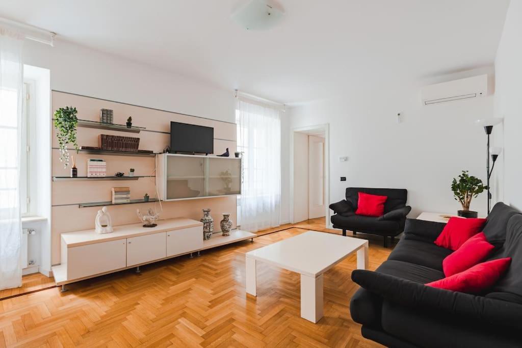 Piazza Unita Central Apartment Трієст Екстер'єр фото